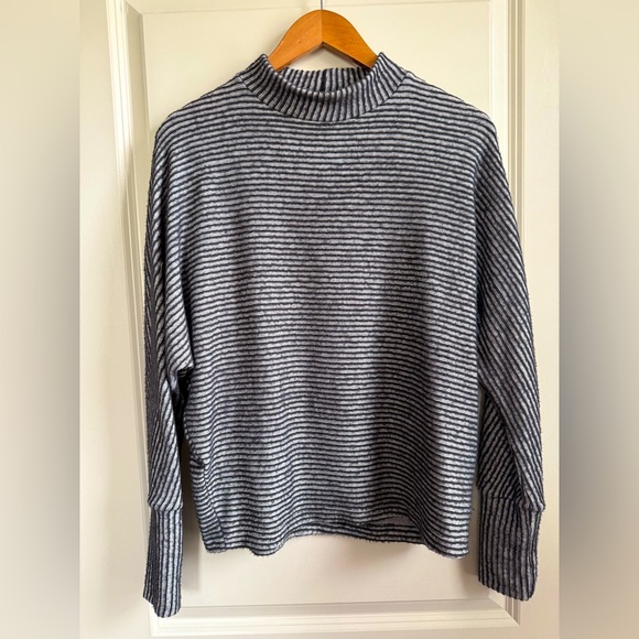 Urban Outfitters Sweaters - Out From Under Urban Outfitters Women’s Sweater - Size S